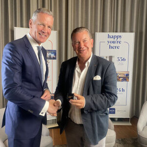 Preisträger Henry Maske (links) und der 2. VdSBB-Vorsitzende Jörg Lubrich (Foto: VdSBB)